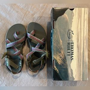 Women’s Z2 Classic Chaco x Thomas Rhett Sandal in Rainbow Trout Size 8